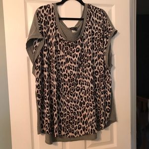 Torrid grey leopard print short sleeve top